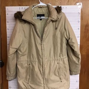 IZ SPORT warm, thinsulated winter coat  sz M  tan